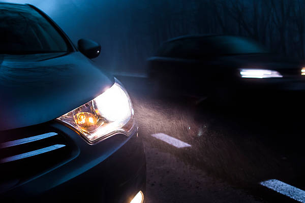 LED farolen bonbillak dituzten autoak